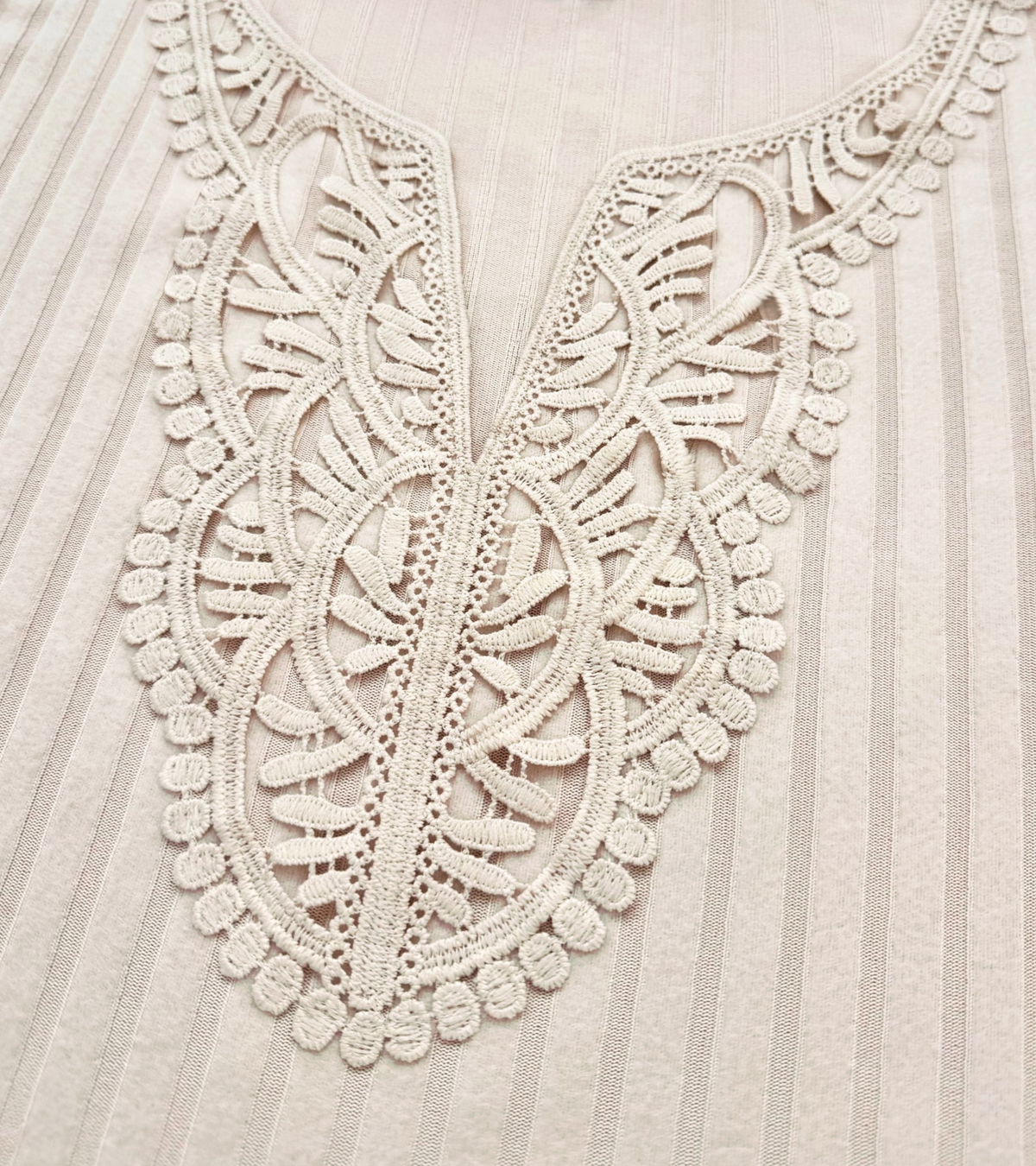 Plus Size Ivory Lace-Trim Tunic Top Q1