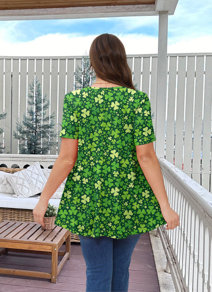 Green Shamrock Clover Print Tunic Top – Women's Plus Size Short Sleeve Swing Blouse to Wear with Leggings (S–7XL) b20